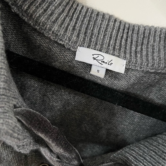 Rails cropped sweater with grey velvet ties. Wool and cashmere. Loose fit. - Picture 7 of 7